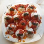 yogurtlu soslu patates toplari
